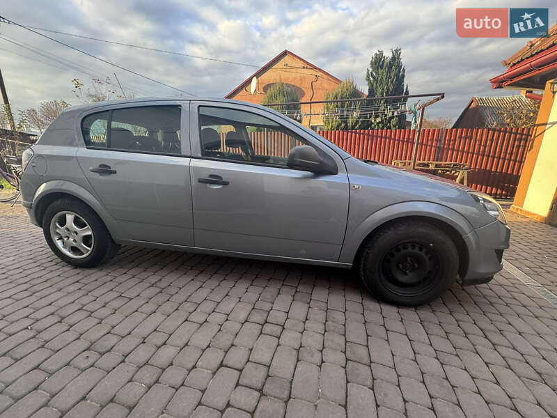 Хетчбек Opel Astra 2009 в Городку