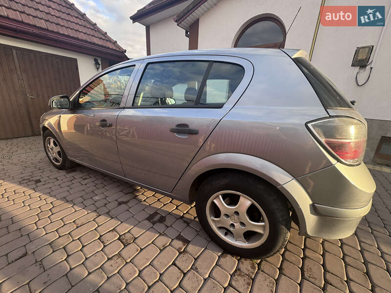 Хетчбек Opel Astra 2009 в Городку