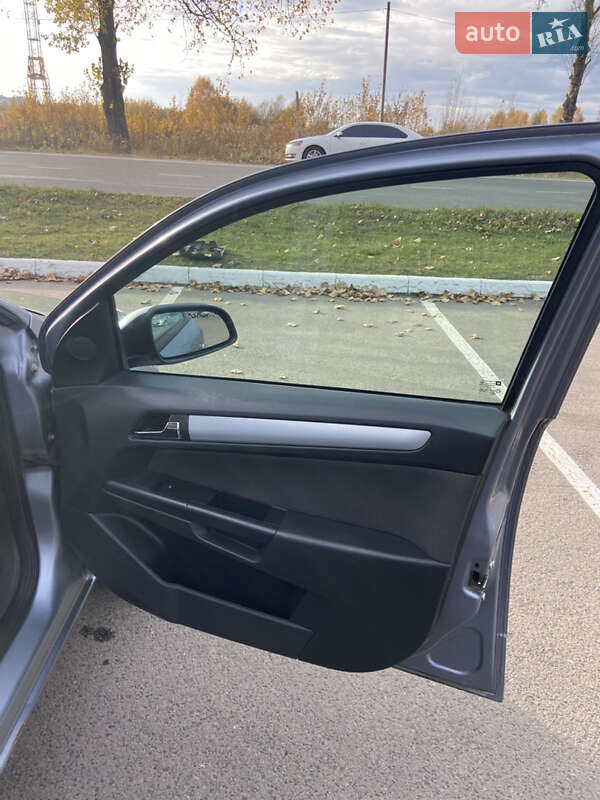 Универсал Opel Astra 2006 в Луцке