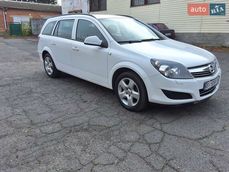 Универсал Opel Astra 2011 в Хороле фото 13 Универсал Opel Astra 2011 в Хороле