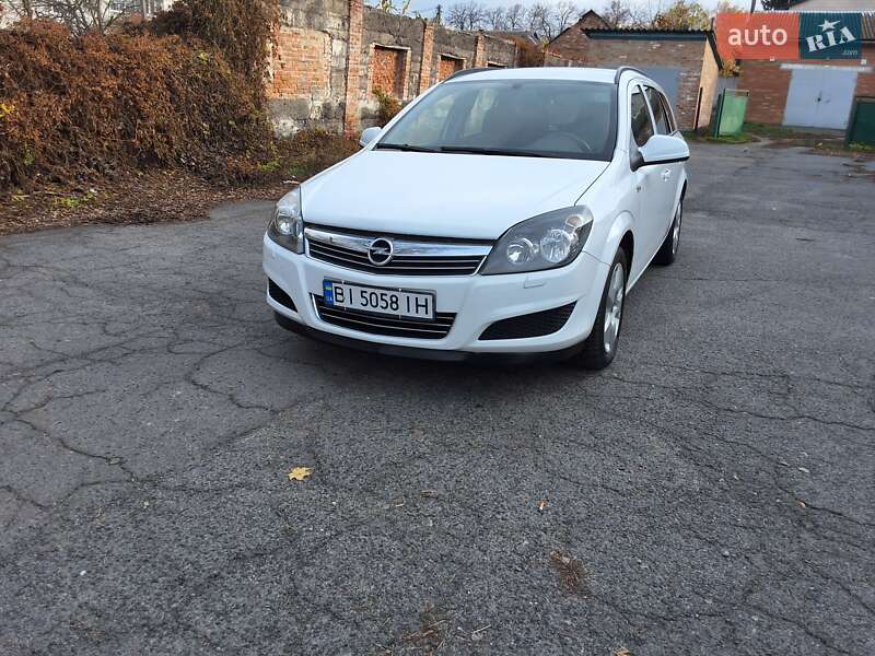 Универсал Opel Astra 2011 в Хороле фото 3 Универсал Opel Astra 2011 в Хороле