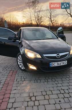 Хэтчбек Opel Astra 2010 в Золочеве