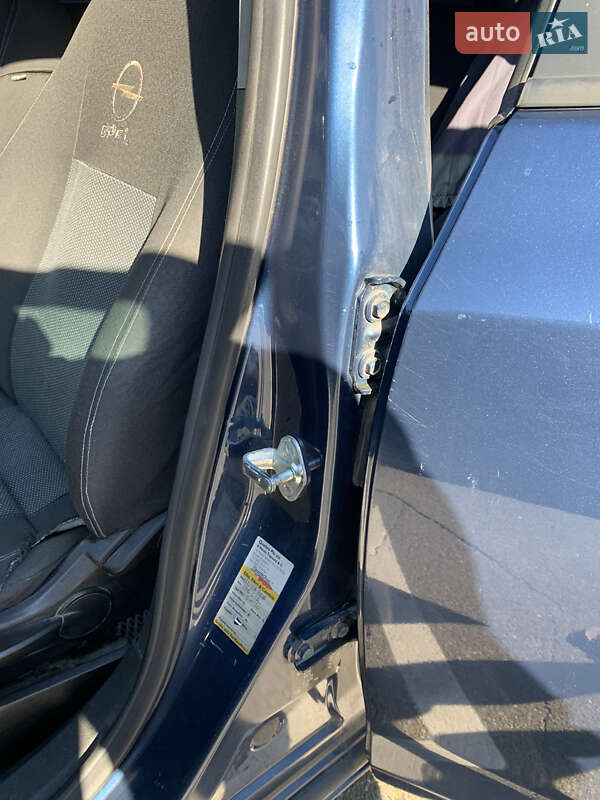 Універсал Opel Astra 2011 в Києві