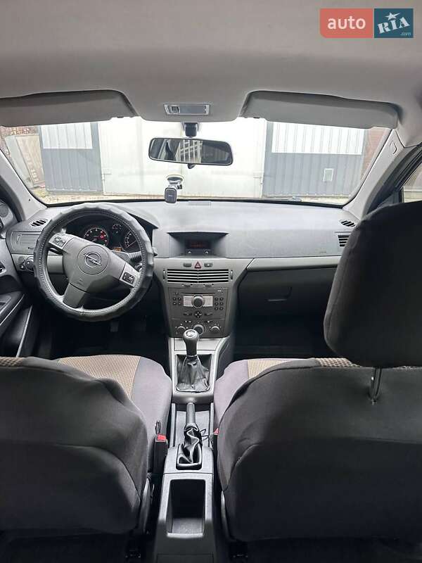 Хэтчбек Opel Astra 2005 в Кременчуге