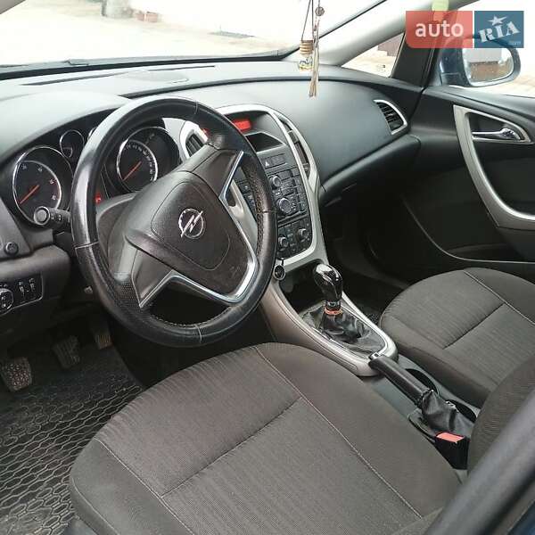Универсал Opel Astra 2011 в Камне-Каширском