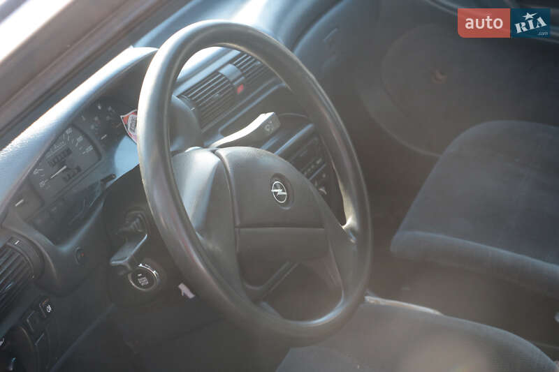 Седан Opel Astra 1992 в Сквире