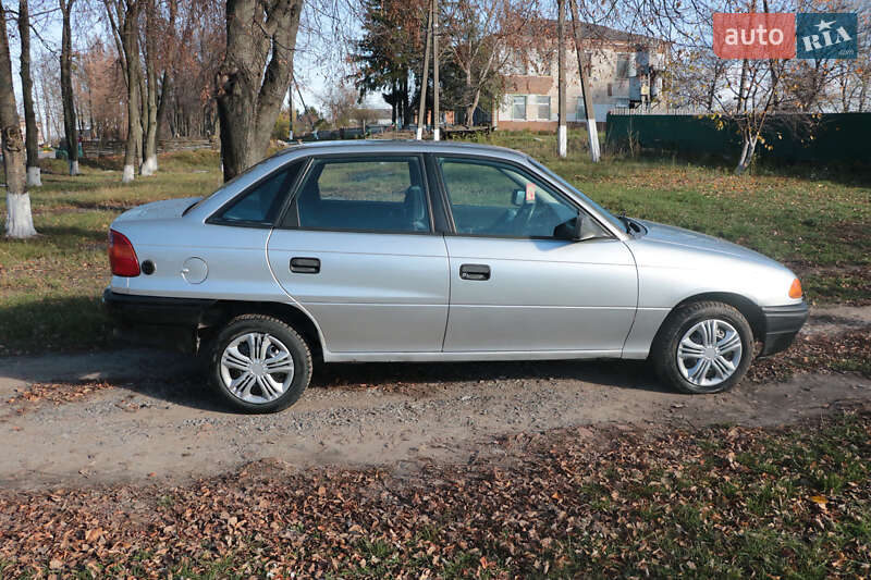 Седан Opel Astra 1992 в Сквире
