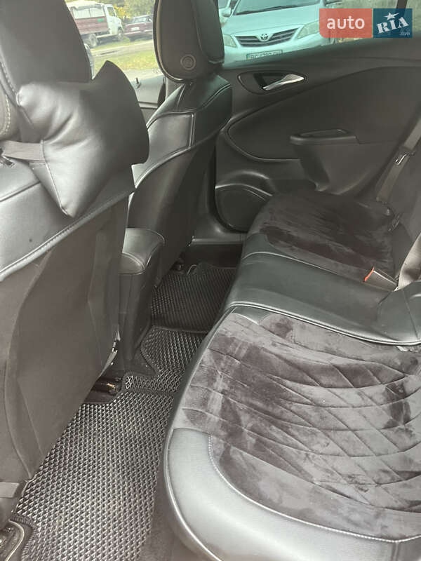 Универсал Opel Astra 2017 в Львове