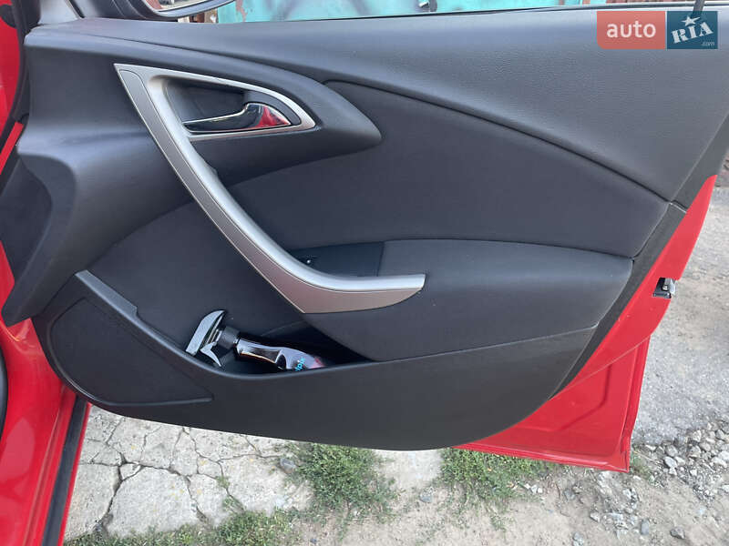 Универсал Opel Astra 2011 в Киеве