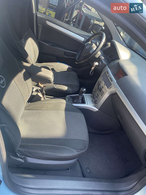 Седан Opel Astra 2009 в Кременчуці фото 10 Седан Opel Astra 2009 в Кременчуці