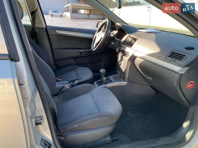 Универсал Opel Astra 2005 в Киеве