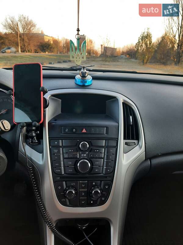 Хэтчбек Opel Astra 2011 в Лозовой