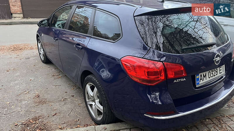 Универсал Opel Astra 2012 в Ивано-Франковске