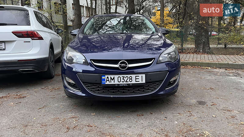 Универсал Opel Astra 2012 в Ивано-Франковске