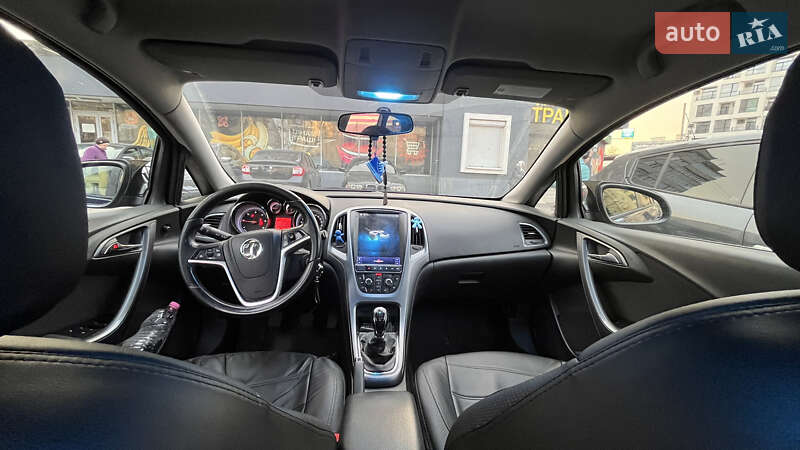 Универсал Opel Astra 2012 в Ивано-Франковске