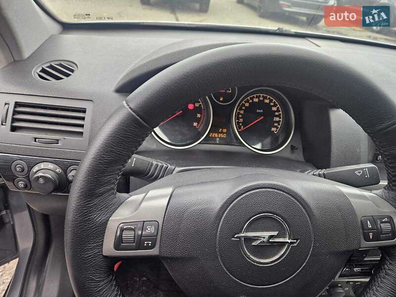 Хэтчбек Opel Astra 2005 в Черкассах