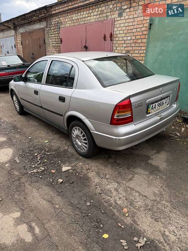 Седан Opel Astra 2005 в Киеве