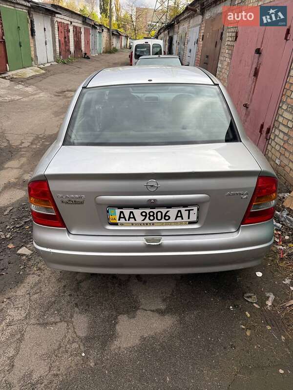Седан Opel Astra 2005 в Киеве
