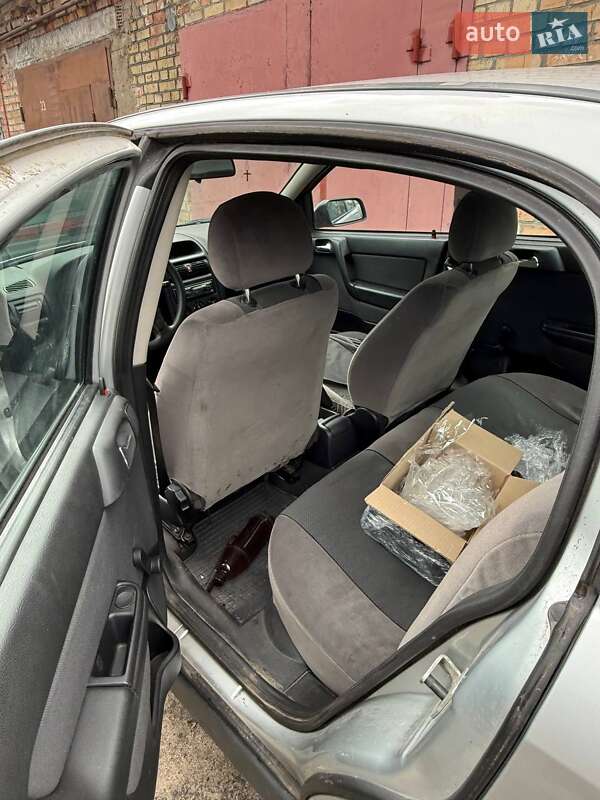 Седан Opel Astra 2005 в Киеве