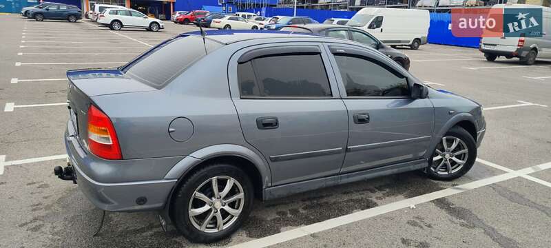 Седан Opel Astra 2006 в Днепре