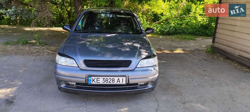 Седан Opel Astra 2006 в Днепре