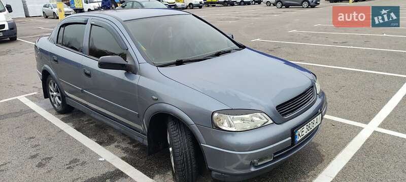Седан Opel Astra 2006 в Днепре