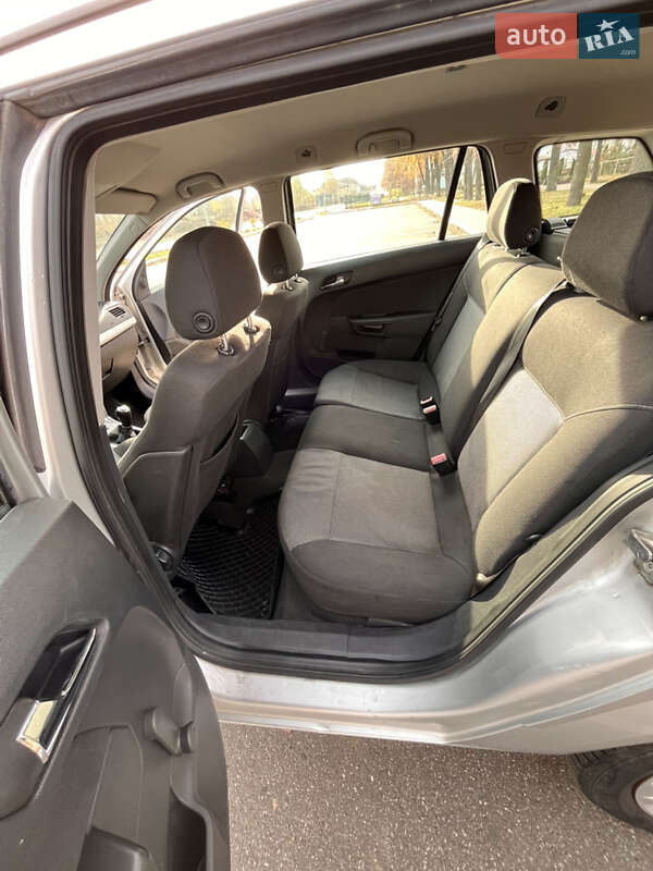 Універсал Opel Astra 2009 в Петропавлівській Борщагівці