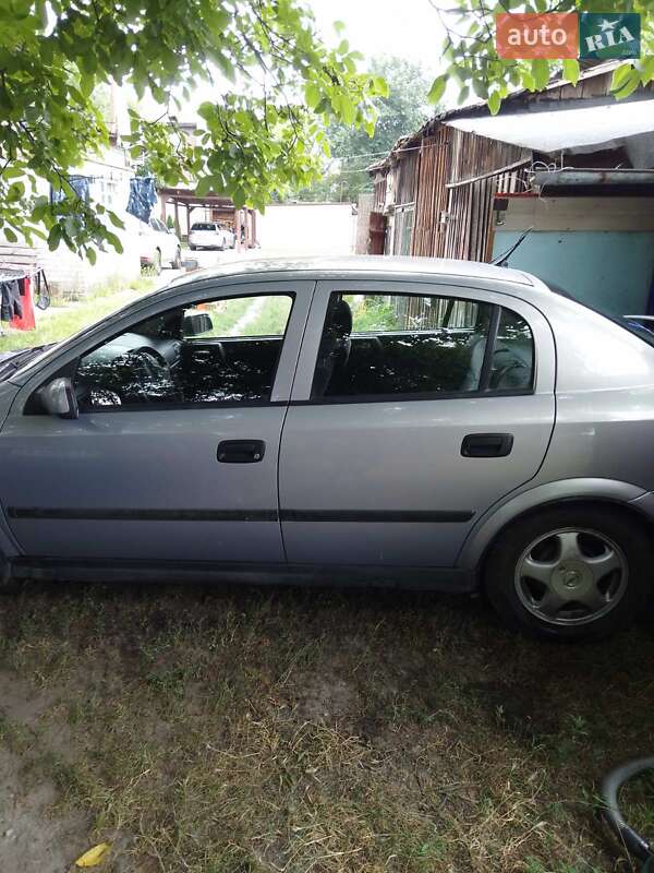 Седан Opel Astra 2000 в Киеве