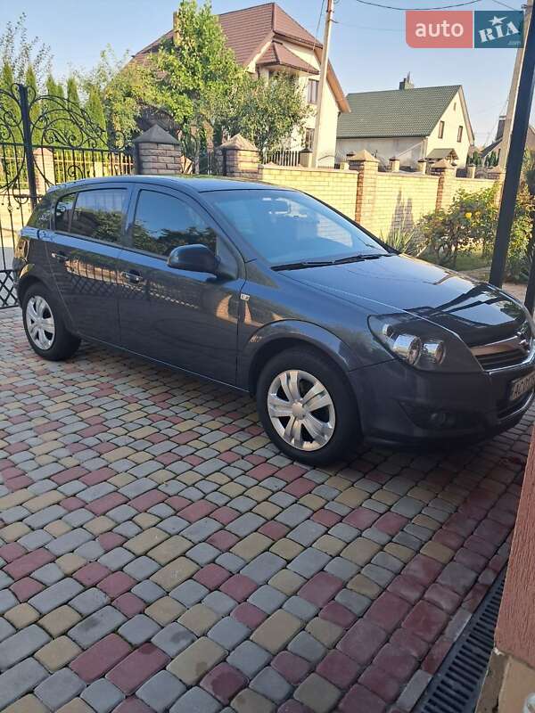Хетчбек Opel Astra 2011 в Луцьку