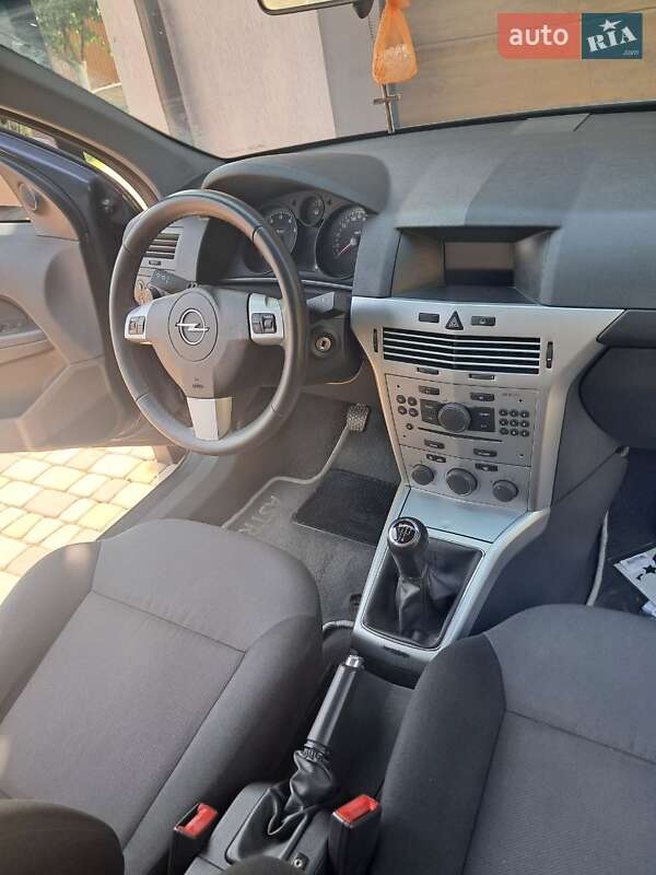 Хетчбек Opel Astra 2011 в Луцьку