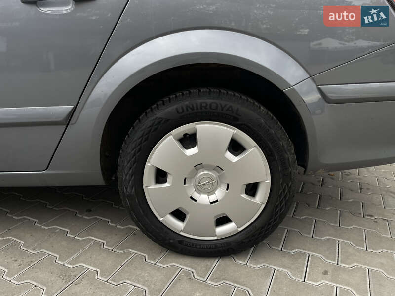 Універсал Opel Astra 2006 в Володимирі