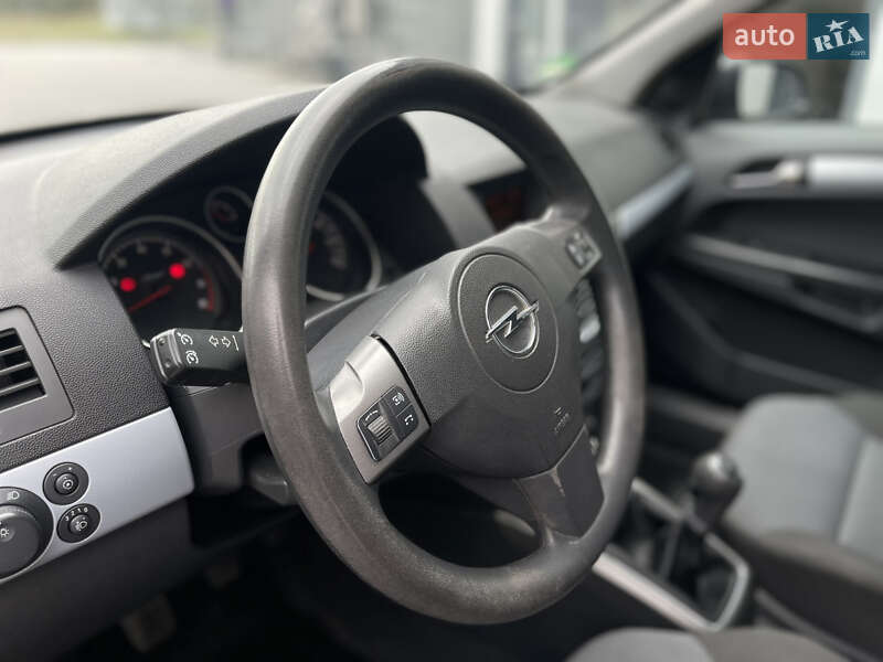 Універсал Opel Astra 2006 в Володимирі