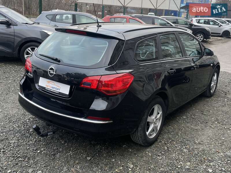 Універсал Opel Astra 2014 в Сумах