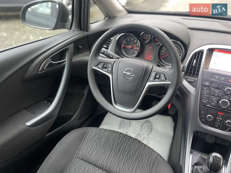 Універсал Opel Astra 2014 в Сумах