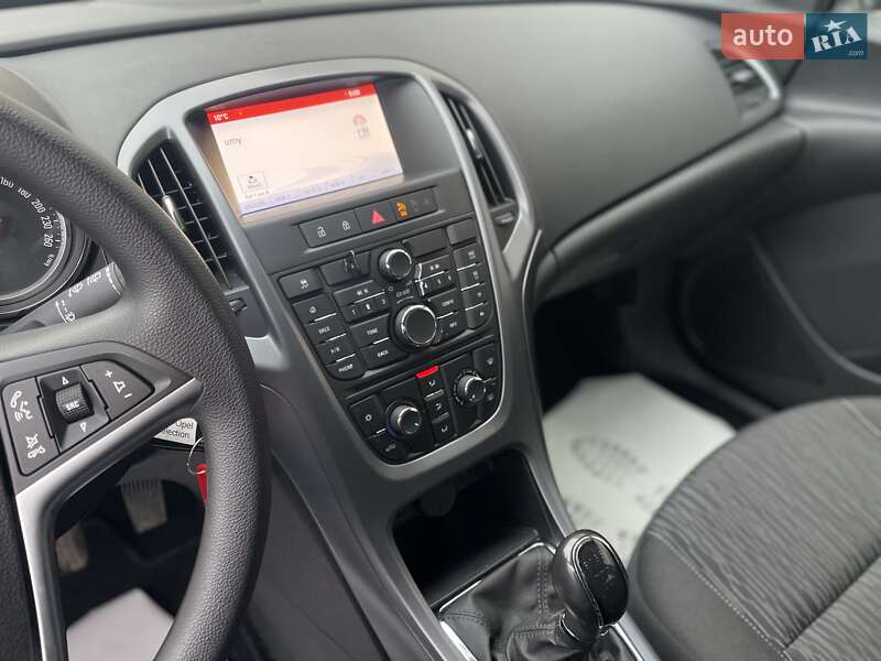 Універсал Opel Astra 2014 в Сумах