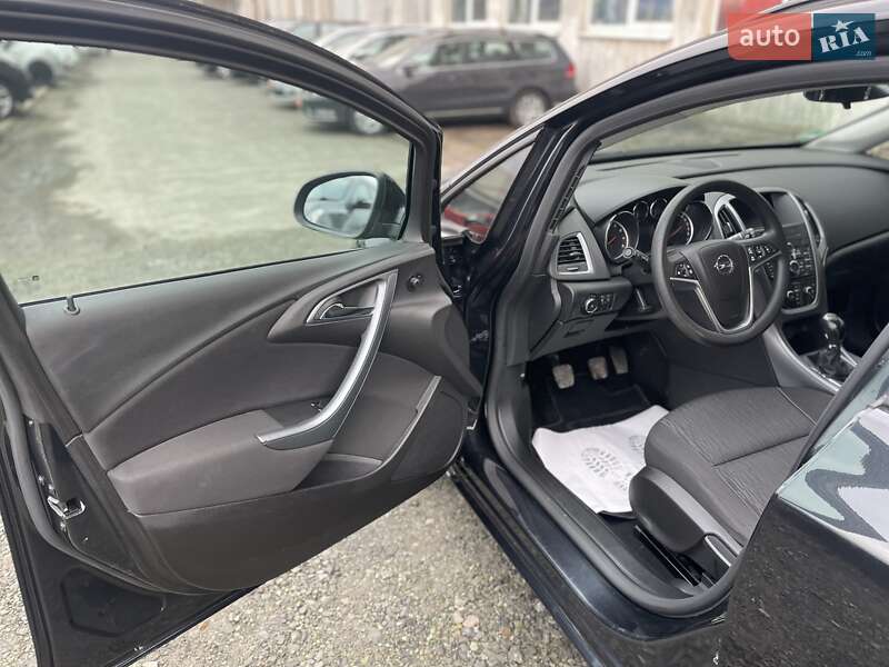 Універсал Opel Astra 2014 в Сумах