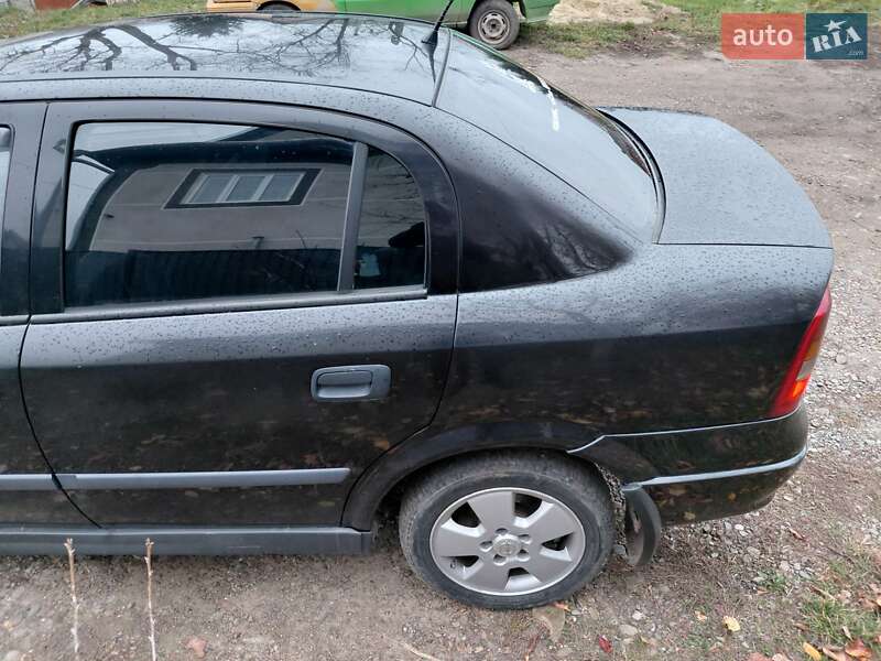 Седан Opel Astra 2002 в Черновцах