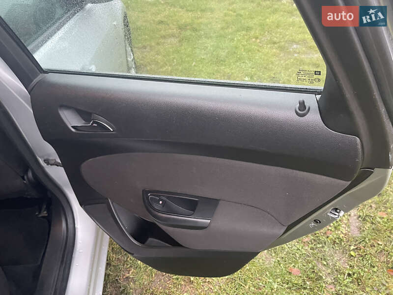 Универсал Opel Astra 2014 в Ровно фото 27 Универсал Opel Astra 2014 в Ровно