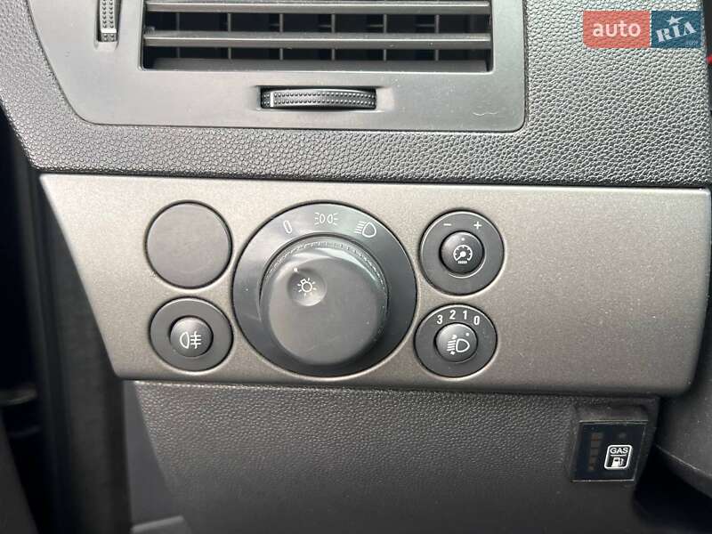 Хэтчбек Opel Astra 2005 в Киеве