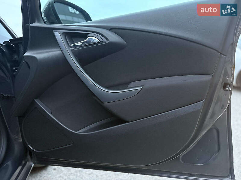 Универсал Opel Astra 2015 в Львове