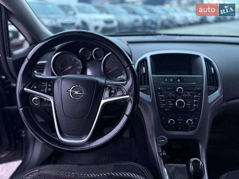 Универсал Opel Astra 2015 в Львове