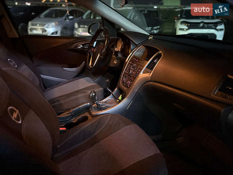 Универсал Opel Astra 2015 в Львове