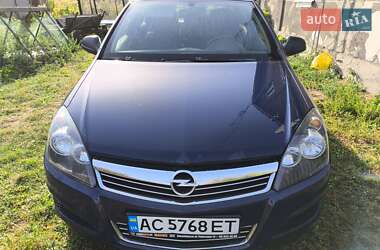 Універсал Opel Astra 2012 в Луцьку