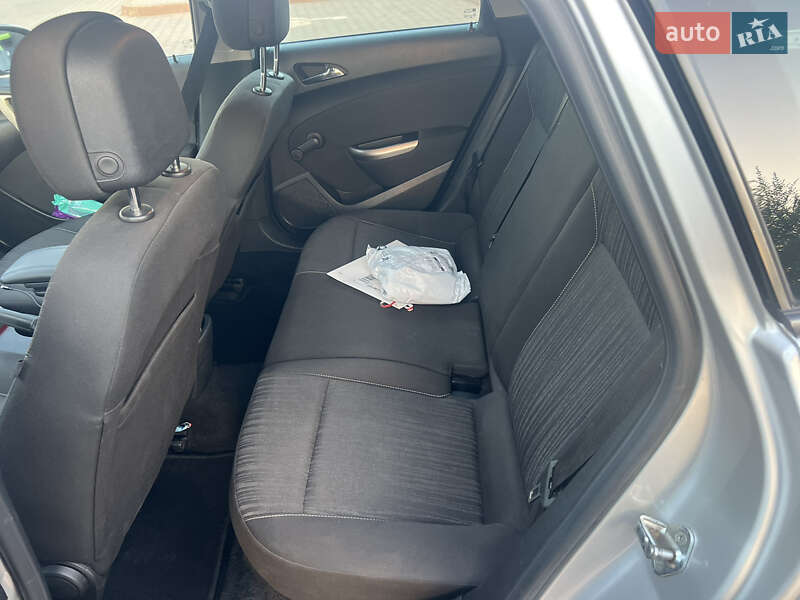 Універсал Opel Astra 2011 в Кривому Розі фото 6 Універсал Opel Astra 2011 в Кривому Розі