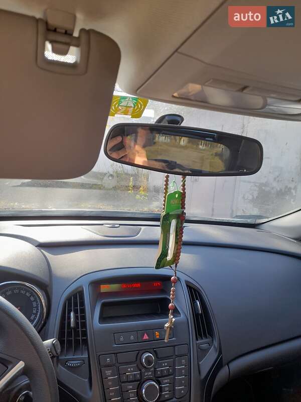 Универсал Opel Astra 2012 в Калуше