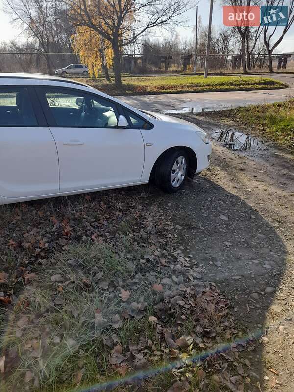 Универсал Opel Astra 2012 в Калуше