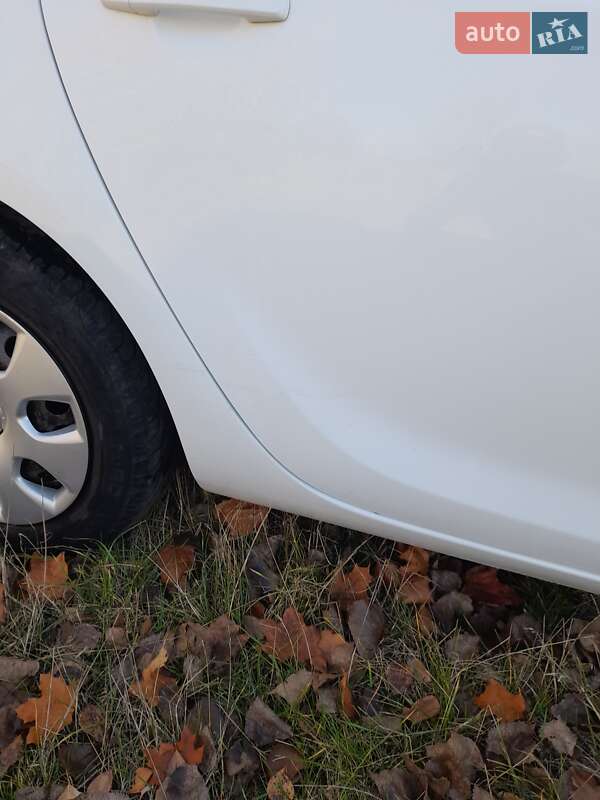 Универсал Opel Astra 2012 в Калуше