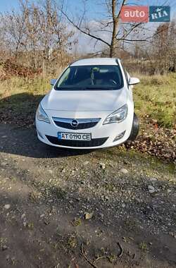 Универсал Opel Astra 2012 в Калуше