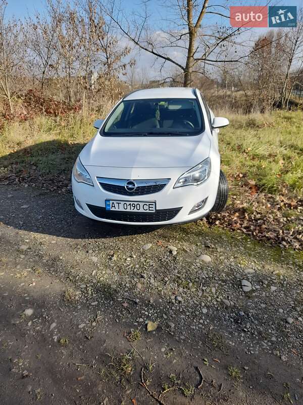 Opel Astra 2012