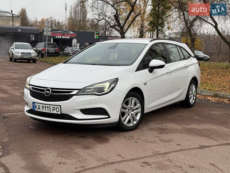 Універсал Opel Astra 2018 в Чернігові